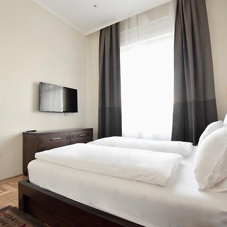 Luxury Apartment By Hi5 - Kiraly Street Suite 부다페스트 외부 사진