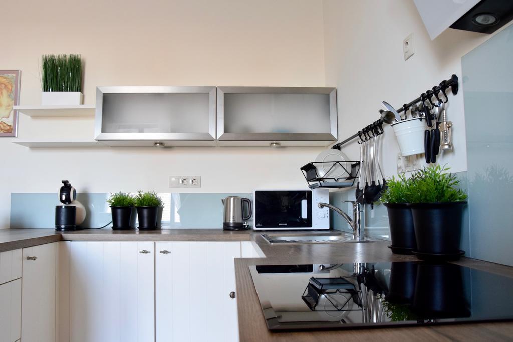 Luxury Apartment By Hi5 - Kiraly Street Suite 부다페스트 외부 사진