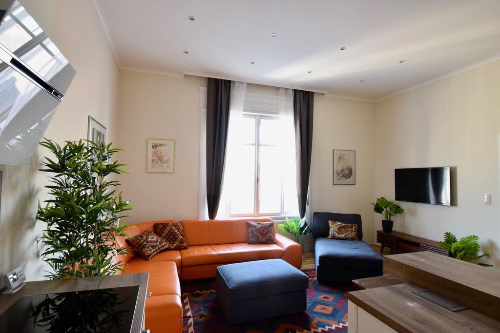 Luxury Apartment By Hi5 - Kiraly Street Suite 부다페스트 외부 사진