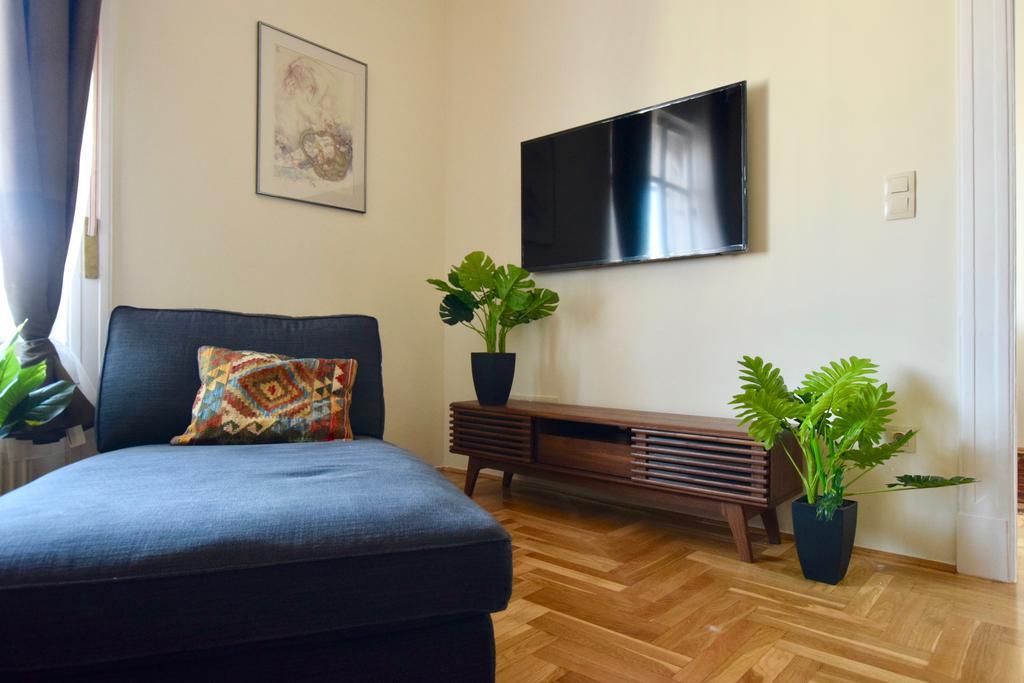 Luxury Apartment By Hi5 - Kiraly Street Suite 부다페스트 외부 사진