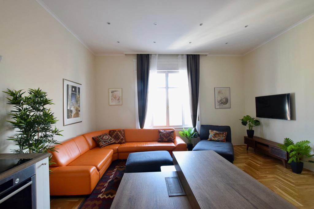Luxury Apartment By Hi5 - Kiraly Street Suite 부다페스트 외부 사진
