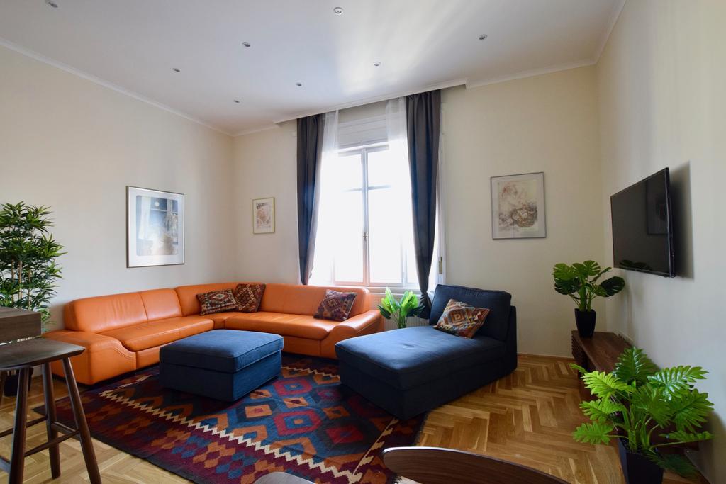 Luxury Apartment By Hi5 - Kiraly Street Suite 부다페스트 외부 사진
