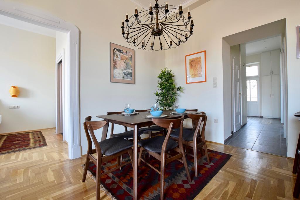 Luxury Apartment By Hi5 - Kiraly Street Suite 부다페스트 외부 사진