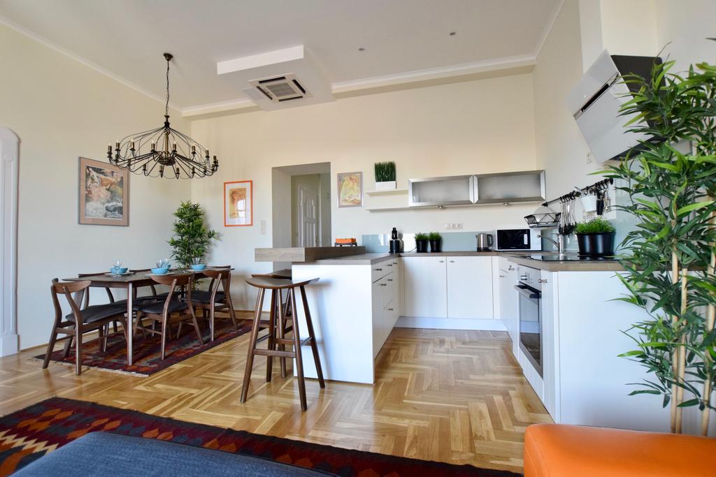 Luxury Apartment By Hi5 - Kiraly Street Suite 부다페스트 외부 사진