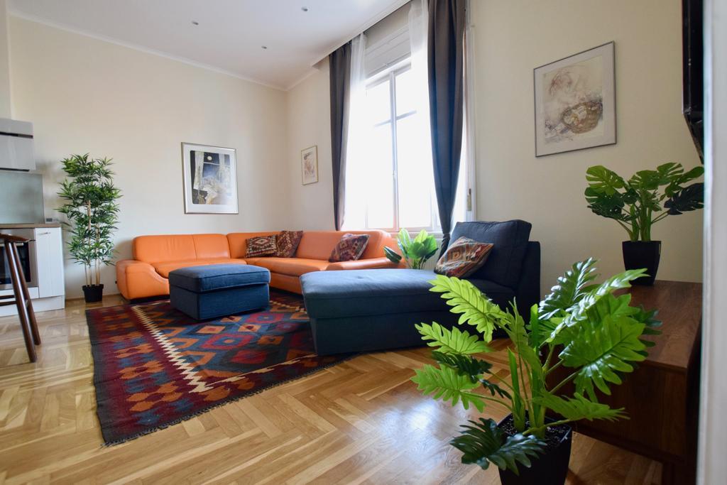 Luxury Apartment By Hi5 - Kiraly Street Suite 부다페스트 외부 사진
