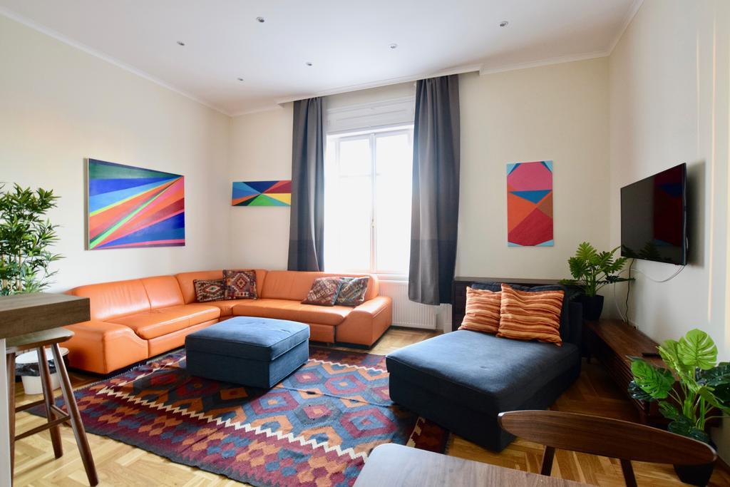 Luxury Apartment By Hi5 - Kiraly Street Suite 부다페스트 외부 사진