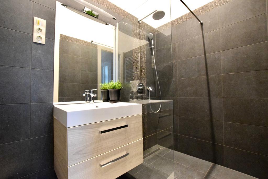 Luxury Apartment By Hi5 - Kiraly Street Suite 부다페스트 외부 사진
