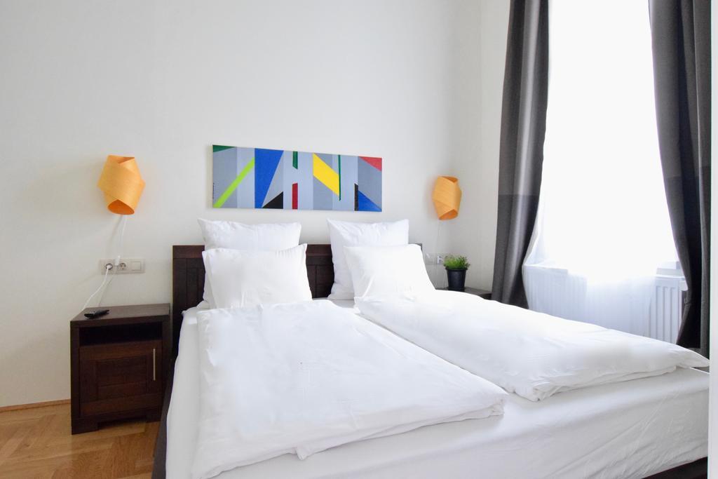 Luxury Apartment By Hi5 - Kiraly Street Suite 부다페스트 외부 사진