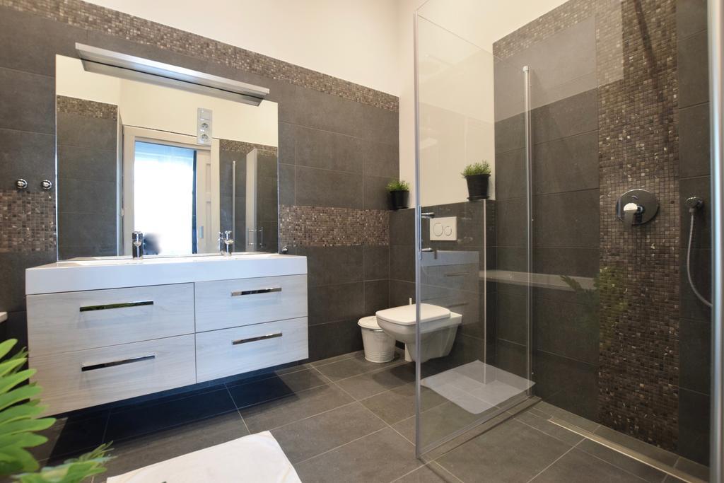 Luxury Apartment By Hi5 - Kiraly Street Suite 부다페스트 외부 사진